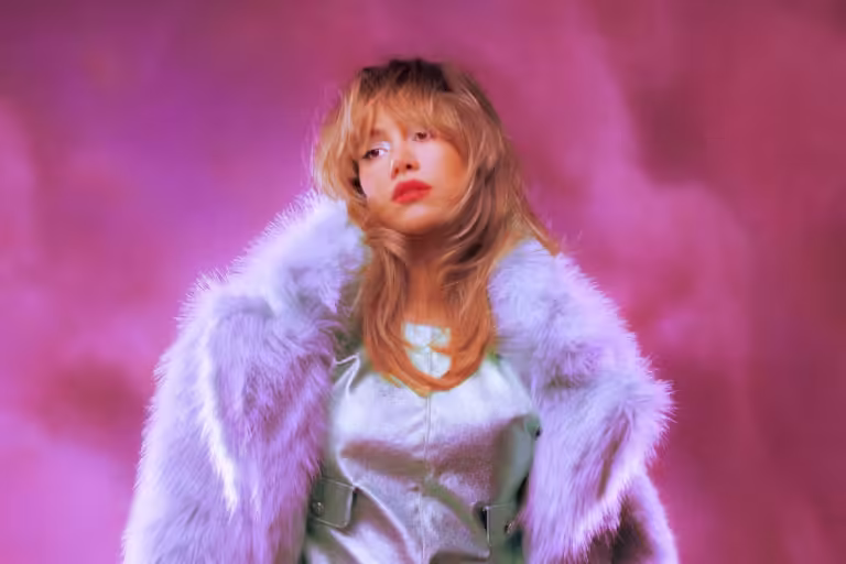 Suki Waterhouse sparkles in her new album ‘Memoir of a Sparklemuffin’